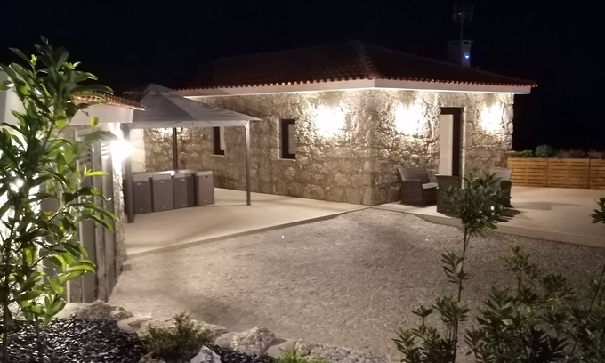 Gondoriz House | Cozy Peneda Geres Park Holiday Home with Pool & Breakfast