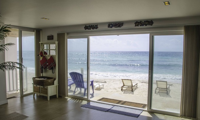 San Luis House | Idyllic Penelope Beach House: Spa & Family-Friendly Stays