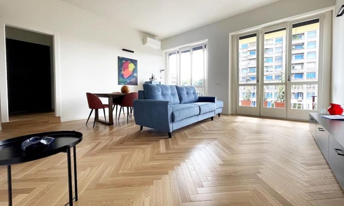 Tricolore Apartment | Cozy Penelope's Apartment: Family-Friendly Retreat