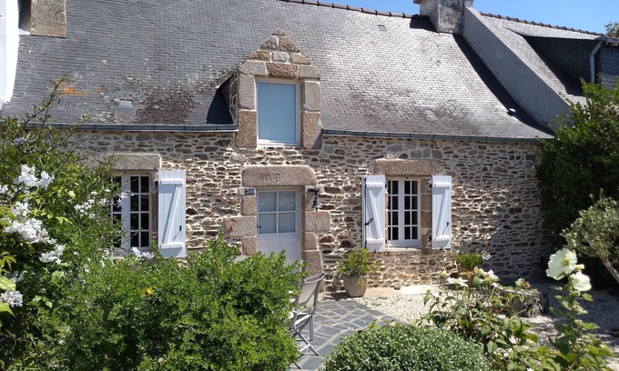 Damgan House | Discover PÉNERF: Pet-Friendly Retreat by the Port