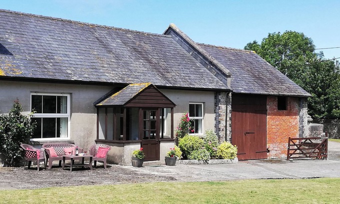 Widemouth Bay Cottage | Cozy 2-Bedroom Stay in Poundstock with Oceanfront Views