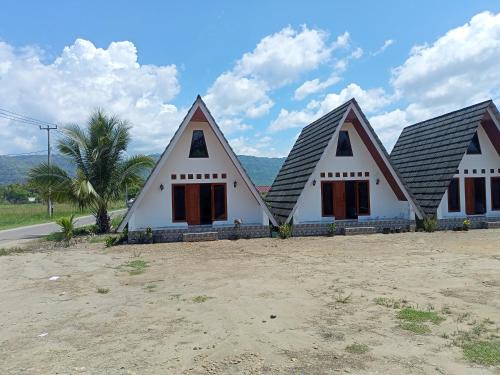 Ciwaru Hotel | Cozy Homestay at Geopark Ciletuh with Ocean Views