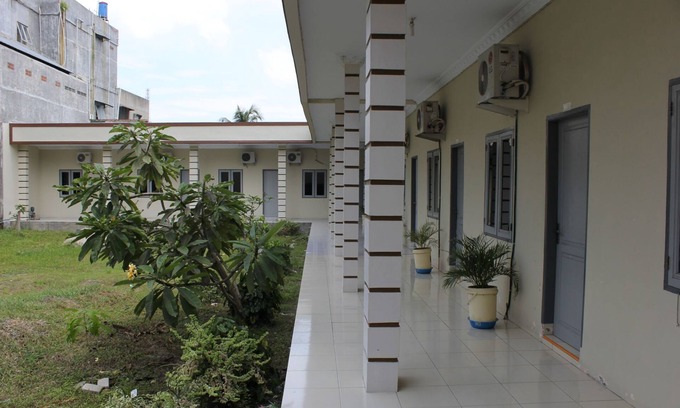 Medan House | Convenient Stay at Penginapan Transit Tomato with Breakfast