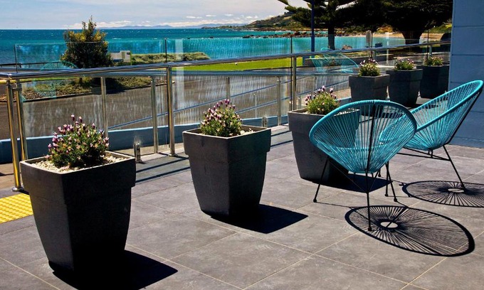 Penguin Apartment | Beachfront Penguin Apartments: Rated 9.3 with Ocean Views