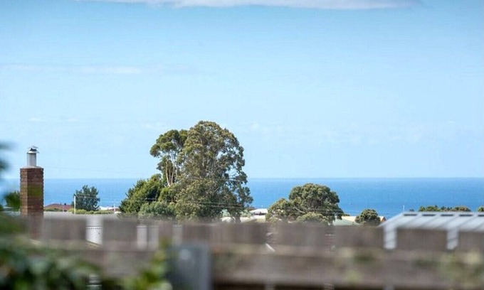 Mooreville House | Penguin by the Sea Accommodation - Burnie Tasmania Australia