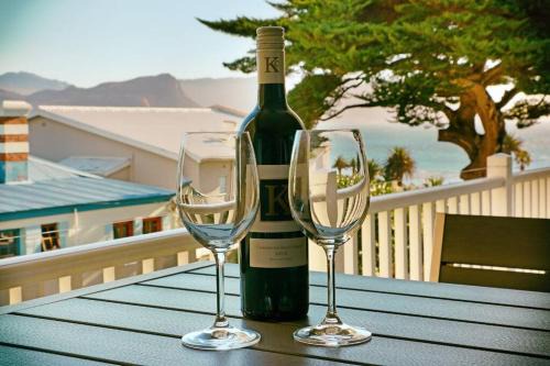 Simon's Town Apartment | Oceanfront Retreat at Penguin Haven - 4-Star Stay Awaits