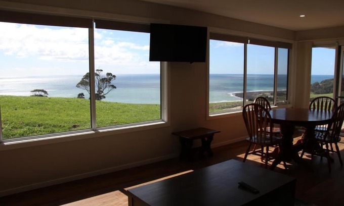 Central Coast Council House | Penguin Seaside Farm: 4-Star Family-Friendly Retreat