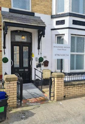 Rhyl House | PENGWERN MANOR GUEST HOUSE e