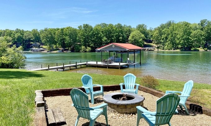 Penhook House | Discover Penhook Hideaway with Lake Views and Breakfast