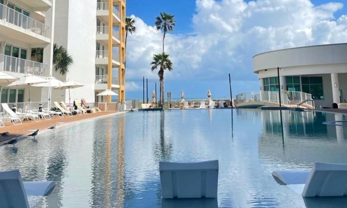 South Padre Island Hotel | Relaxing Peninsula Island Resort & Spa on South Padre Beach
