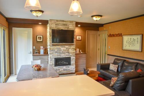 Hokujo Cabin | Discover Penke Panke Lodge: Family-Friendly with Hot Tub