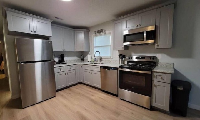 Clyde House | Top-Rated Penland Retreat: Pet-Friendly with Spa & Hot Tub