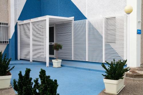 Vasto House | Inviting Pennaluce: Oceanfront, Pet-Friendly Getaway