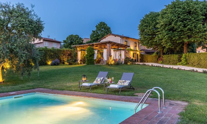 Capannori Villa | Beachfront Getaway at Pennecchio with Pool & Ocean Views
