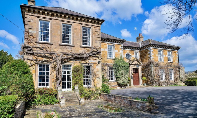 Thirsk Apartment | Premier Retreats at Pennine Hall Apartment with Spa & Pool