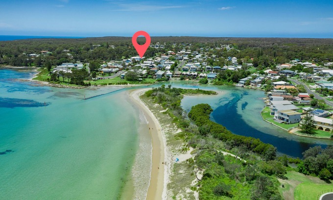 Currarong House | Experience Penny's Hideaway: Oceanfront Open Plan Living