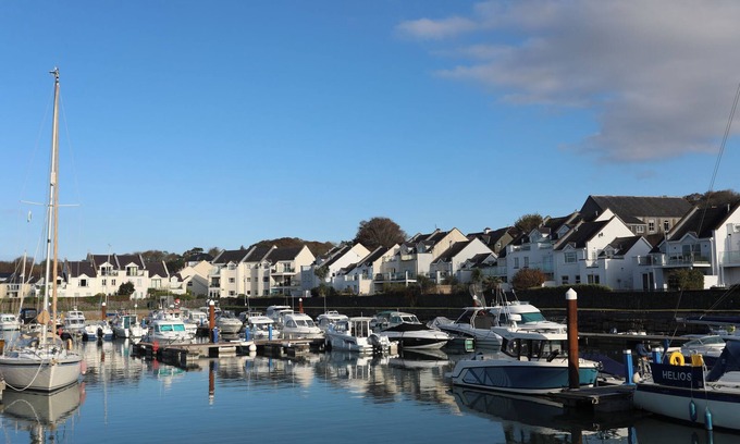Y Felinheli Cottage | Cozy Penrallt Cottage: Top-Rated Stay with Breakfast & Kitchen