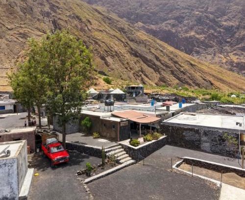 Sao Filipe House | Family-Friendly Pensão CasaDanilo with 9.5/10 Rating