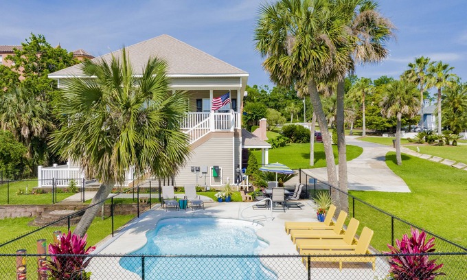 Southeast Pensacola House | Top-Rated Pensacola Waterfront with Private Pool & Dock
