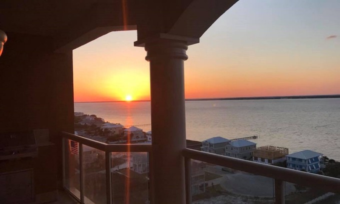 Pensacola Beach Condo | Experience Breathtaking Bay Views & Sunset Vistas