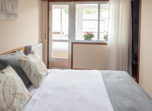 Catasol House | Discover Pensión A Codeseira Melide: Family-Friendly Retreat