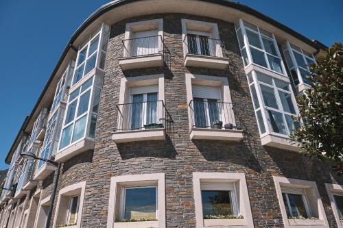 O Pedrouzo House | Family-Friendly Stay at Pensión A Solaina 2 Near Attractions