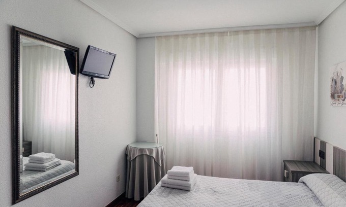 Vitoria-Gasteiz Old Town House | Guest Rated Pensión Amaia H: Family-Friendly Retreat