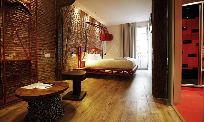 Bilbao Old Town House | Discover Pensión Basque Boutique – Spa, Breakfast & Family Fun