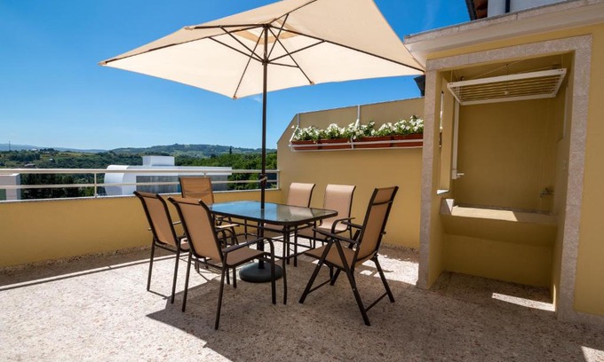 Sarria House | Guest Rated: Pensión Casa do Gallo in Sarria - Family-Friendly