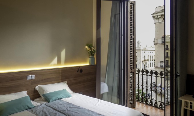 Sant Pere House | Discover Comfort at Pensión Ciudadela with Spa & Breakfast