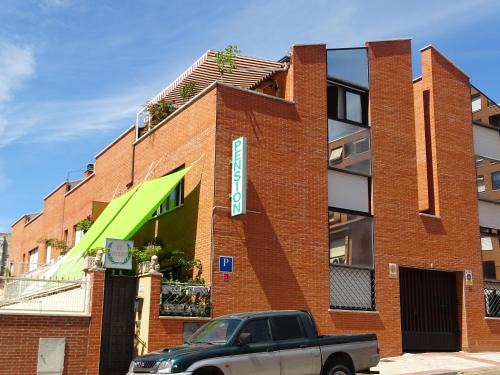 Guadalajara House | Budget-Friendly Pensión El Otero: Child-Friendly Retreat