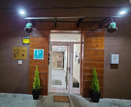 Sarria House | Convenient Stay at Pensión La Estación with Great Amenities