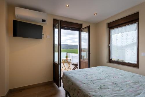 Guemes House | Pet Friendly Pensión La Terraza: Oceanfront Bliss Awaits
