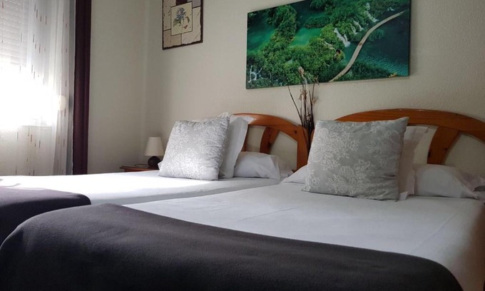 Segundo Ensanche House | Pet-Friendly Pensión Leyre: Great Stay for Families