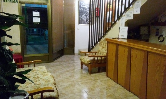 Guardamar del Segura House | Relaxing Retreat at Pensión Mari Loli with Spa & Hot Tub