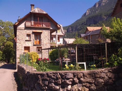 Saravillo House | Discover Pensión Pallaruelo: Poolside Retreat for Families