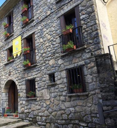 Panticosa House | Guest Rated Pensión Panticosa: Family & Pet Friendly Stay