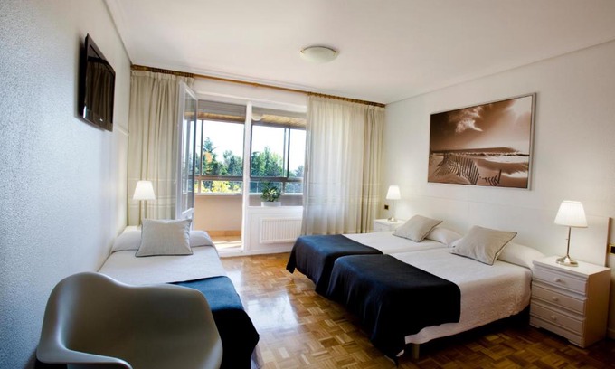 Ermitagana House | Budget-Friendly Stay at Pensión Pasadena with Family Amenities