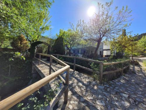 Molinicos House | Pet-Friendly Pensión Pradera: Family-Centric Getaway
