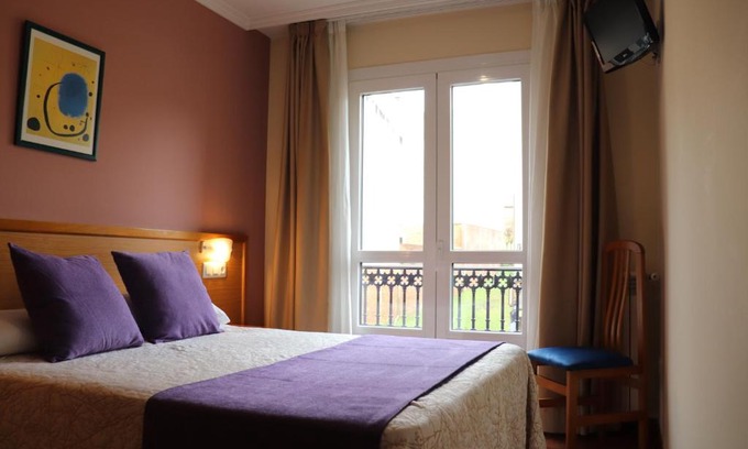 Arzua House | Budget-Friendly Stay at Pensión Rúa - Rated 8.1/10