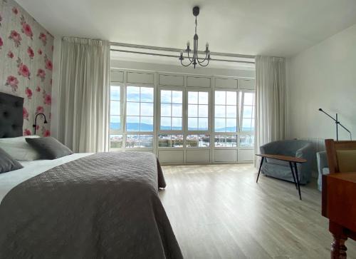 Muros House | Comfortable Stay at Pensión Residencia J. Lago with Dining