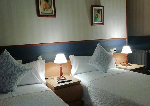 Old Town House | Discover Pensión San Jerónimo: Family-Friendly Retreat