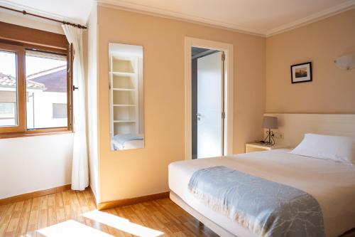 Nueva House | Pet-Friendly Retreat at Pensión San Jorge with Family Comfort