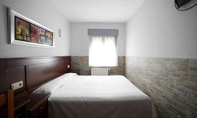 Aviles House | Cozy Stay at Pensión Serafín with Hot Tub & Breakfast