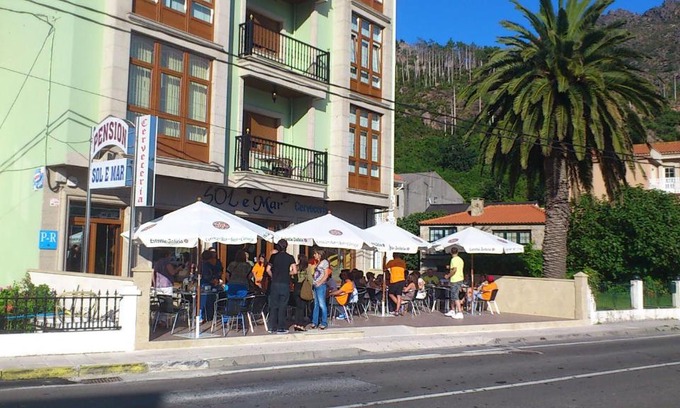 O Pindo Hotel | Cozy Pensión Sol e Mar with Oceanfront Views & Breakfast
