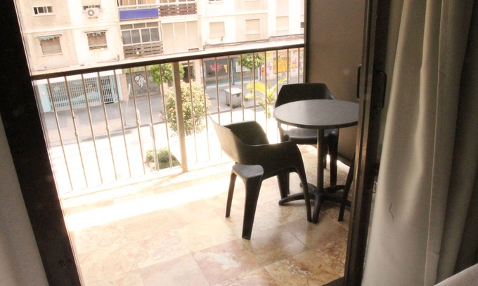 Perchel Sur House | Budget-Friendly Stay at Pensión Terminal with Spa & Breakfast