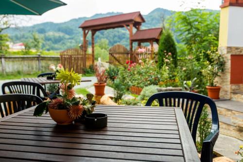 Viseu de Sus House | Discover Pension Agnes: Guest Rated 9.6 & Family Friendly