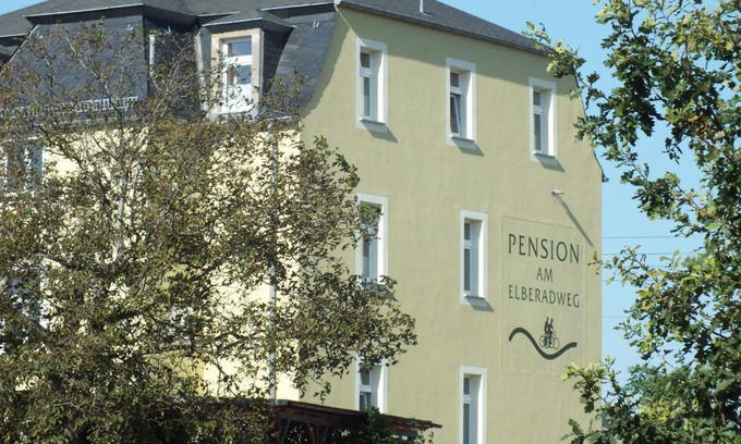 Radebeul House | Tranquil Pension am Elberadweg: Ocean View & Family-Friendly