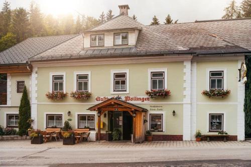 Gaming House | Cozy Gasthof Zum Schützenwirt: Family & Pet-Friendly Stay