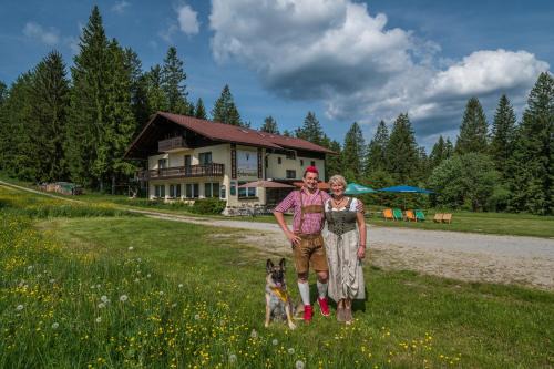 Bayerisch Eisenstein House | Pet-Friendly Pension Arberwald with Oceanfront Spa
